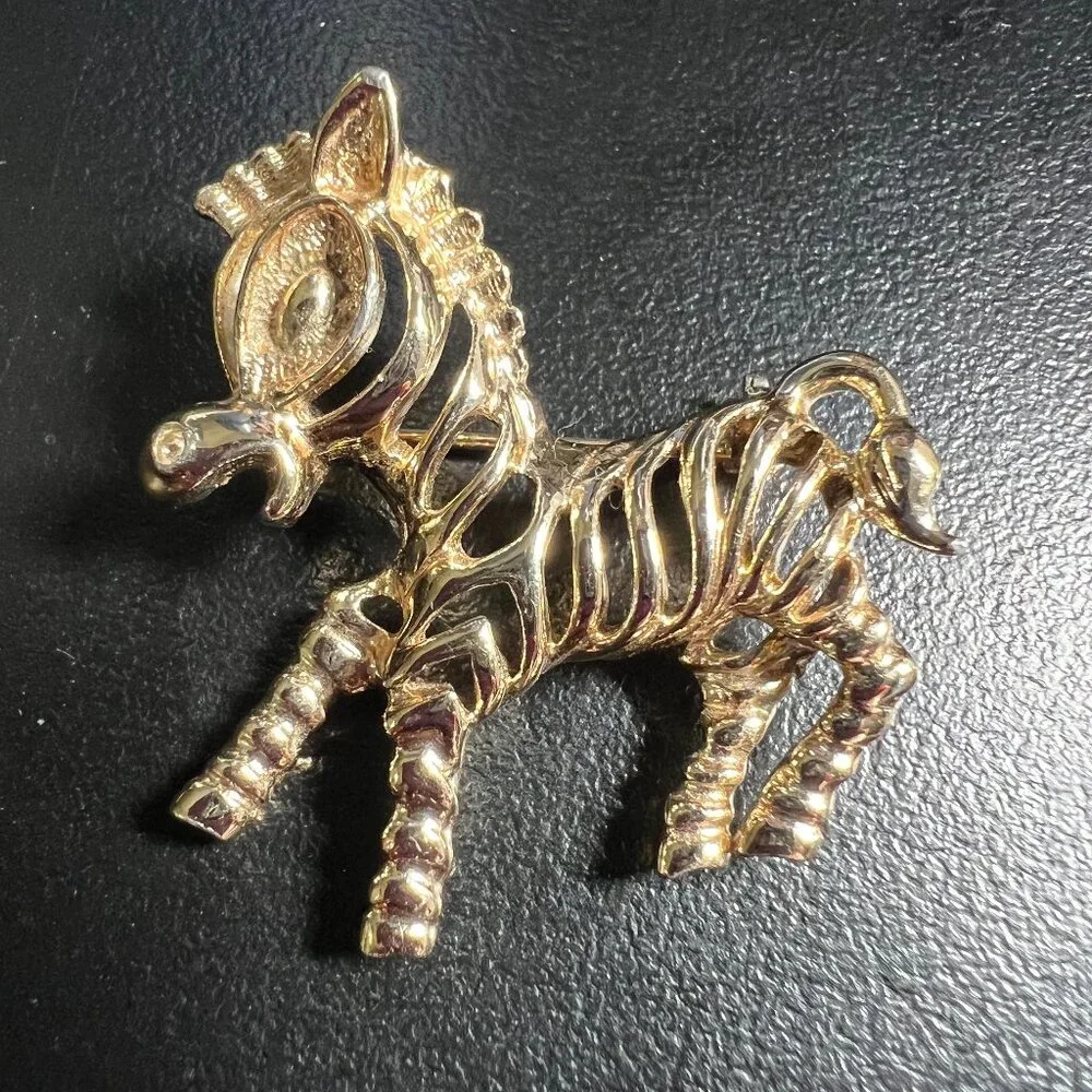 Vintage Sarah Coventry Zebra Brooch Open Gold Tone‎ Horse Figural Pin